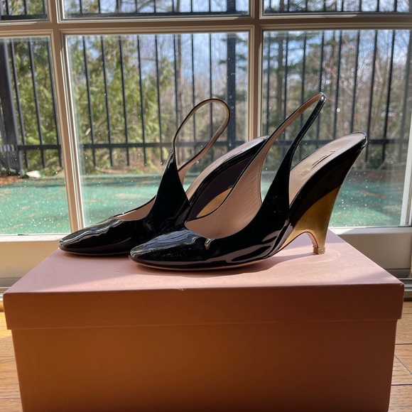 Miu miu gold black patent Sling back heels. 41 - Picture 1 of 5